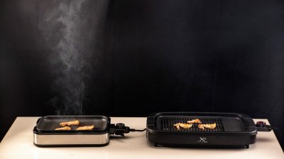 煙比較画像(左:当社ホットプレート/右:XGRILL +PLUS)