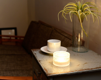 ホワイト・ゴールドの2色、球体形は2サイズをご用意