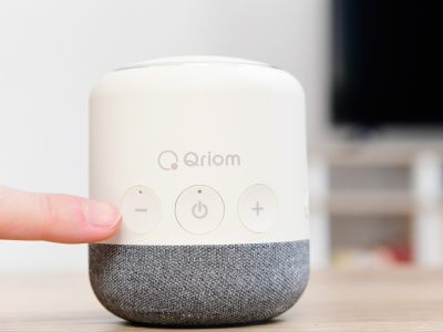 スピーカー本体のボタンは「電源」「音量アップ」「音量ダウン」の3つで操作が簡単