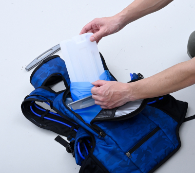 02_容量900mlの専用チャージボトル付き