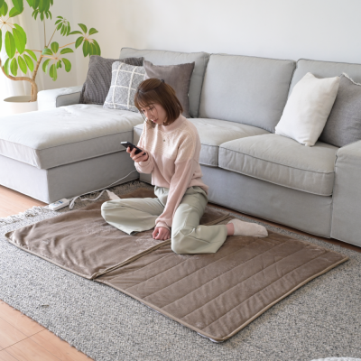 横に広げて、ミニカーペットとしての使い方