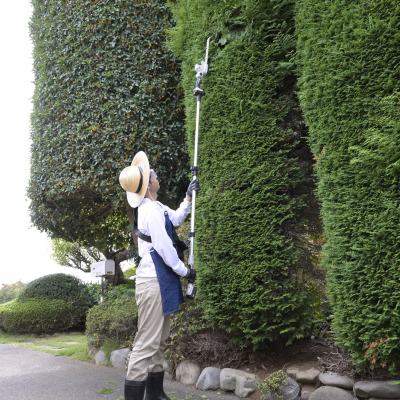 「充電式ヘッジトリマー＆ガーデンソー４wayセット」使用イメージ