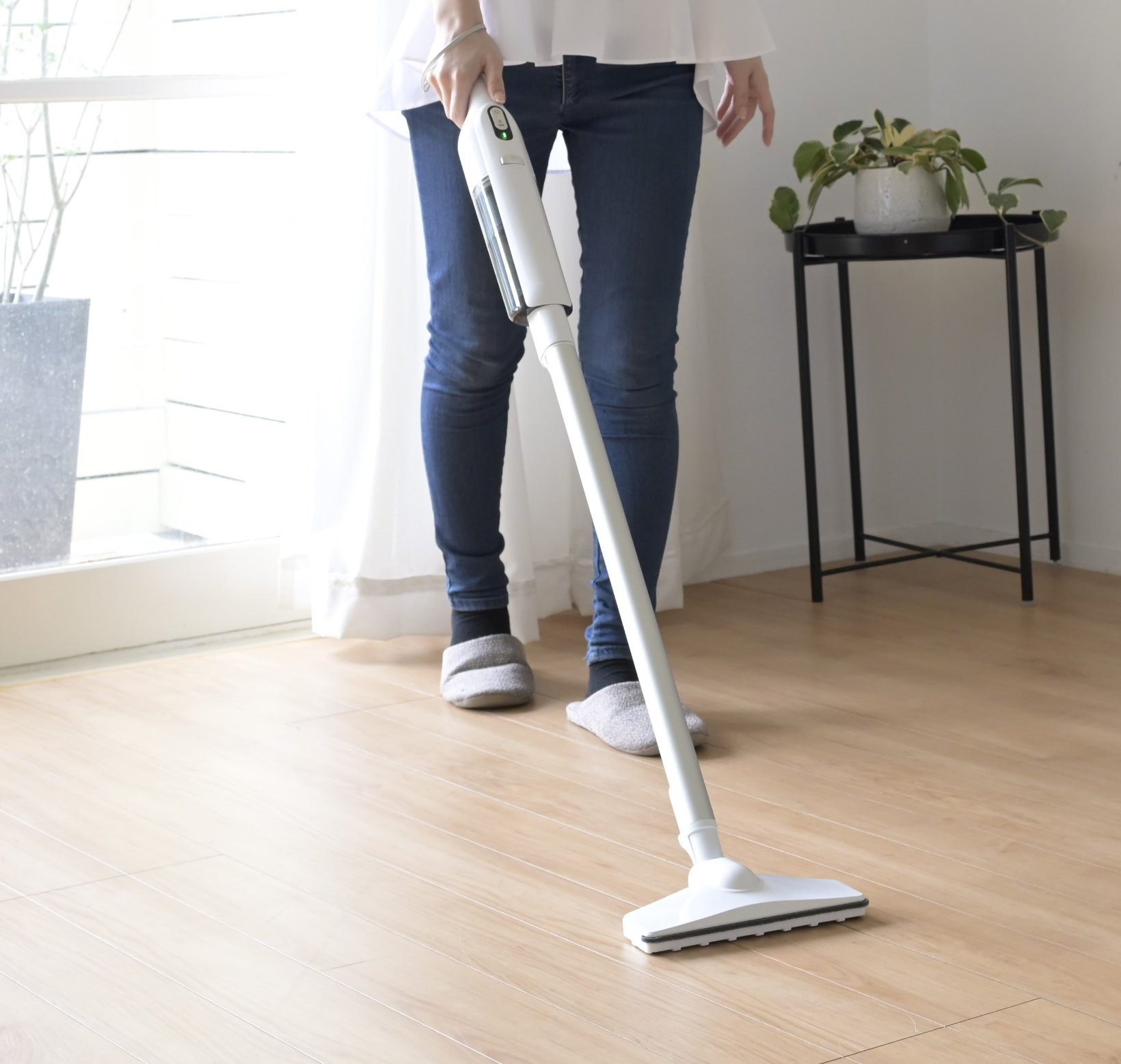 軽量紙パック式スティッククリーナー」を新発売 | ニュース | 株式会社山善