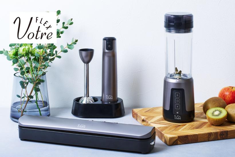 コードレスフードシーラー(写真左手前)、コードレスハンドブレンダー(写真左手奥)、 コードレスタンブラーミキサー(写真右手前奥)