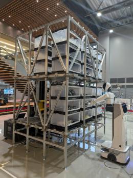 「CUEBUS」×「ヒューマノイドロボット」