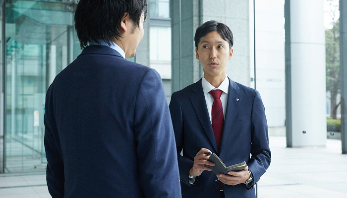 ヒアリングしている様子