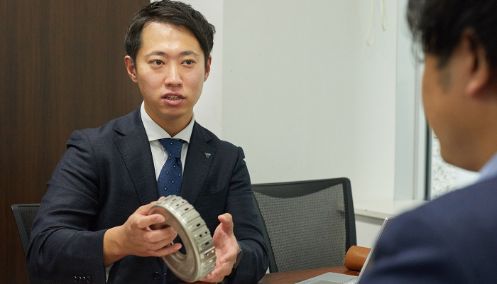 説明している様子