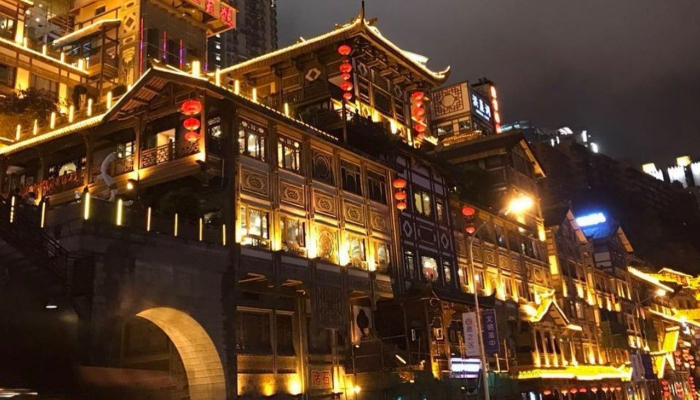 語学力を鍛えるために日本人の多い上海や北京を避けて重慶を選んだ。