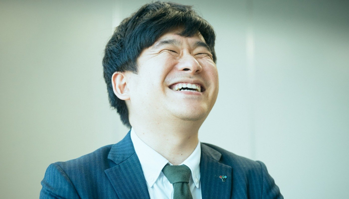 笑顔がこぼれる三嶋