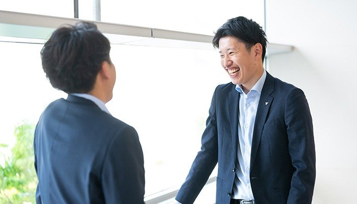 坂本と話す勝本