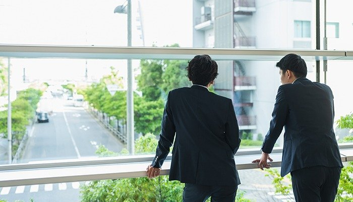 未来について話す坂本と勝本