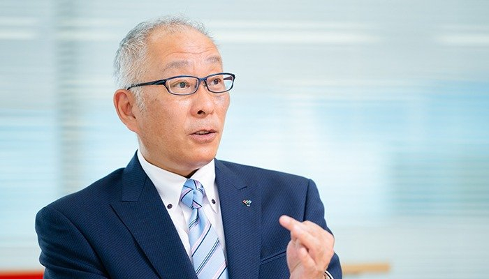 西澤の新入社員時代について話す髙橋