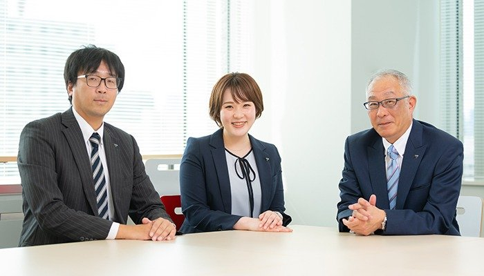 山善の将来について話す3人