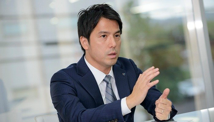 自動化の提案について語る山手