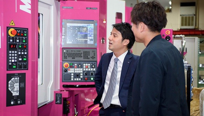 『COMlogiQ』が搭載された松浦機械製作所様の工作機械