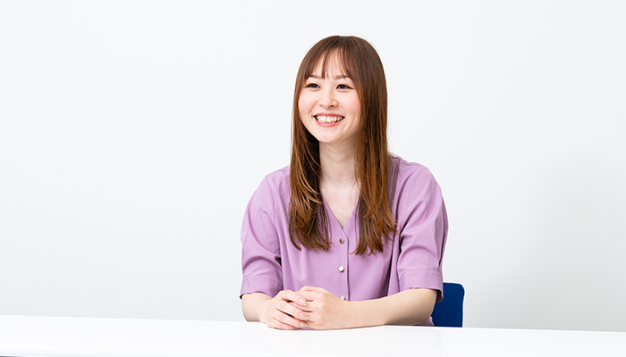 入社当時のことを話す尾藤