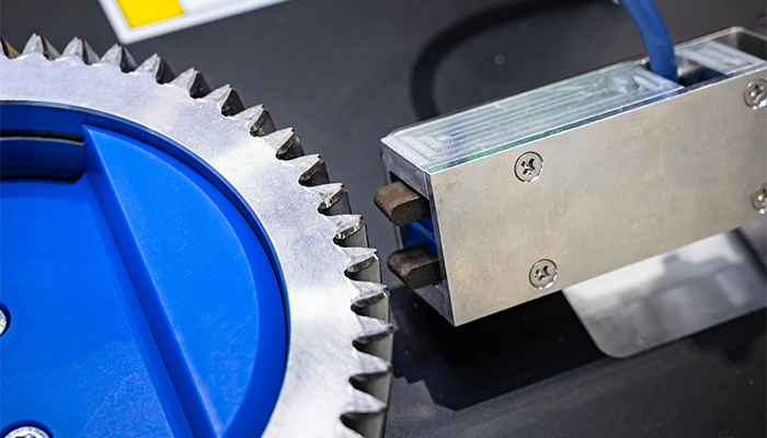 アステック開発社の「非破壊硬度測定」は全数の硬度保証を実現する。