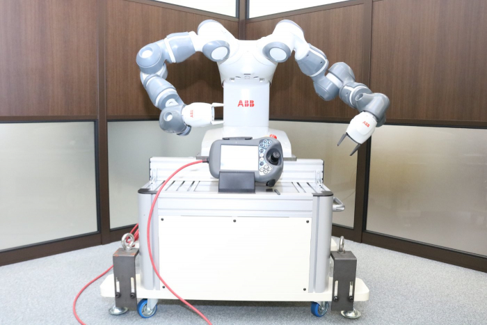 「ABB YuMi®（双腕ロボット）」ABB株式会社（本社：スイス）