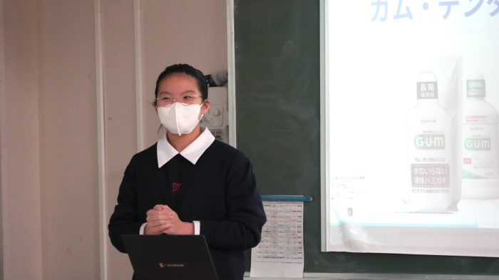 液体ハミガキの発表をする生徒さん