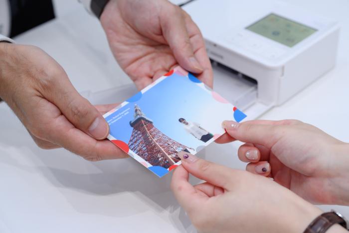 プリントした写真は来場者にプレゼント