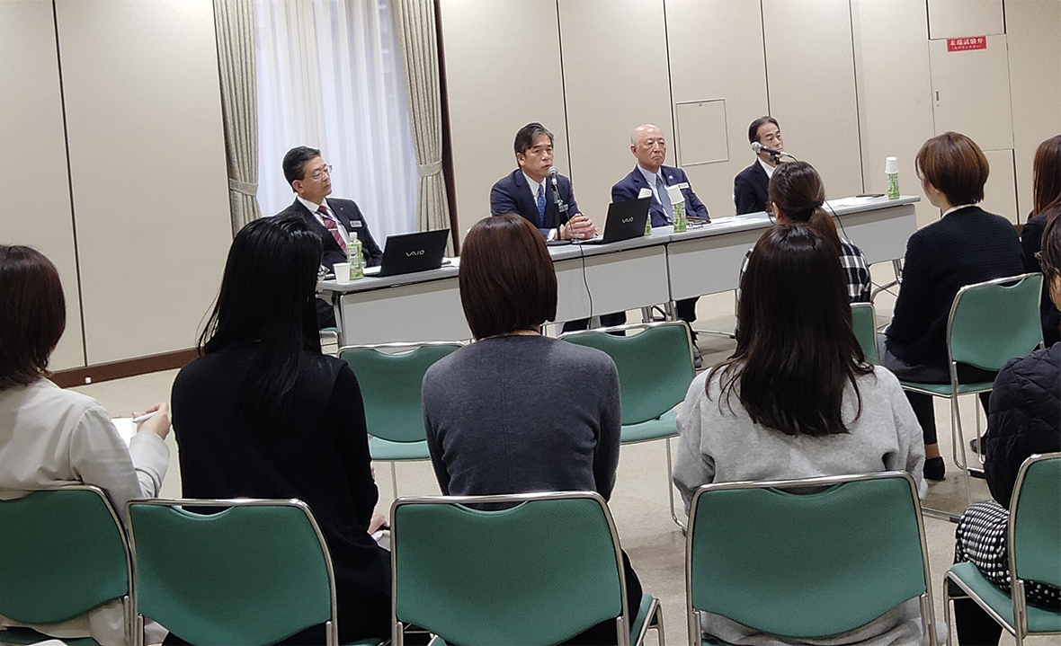 座談会の写真